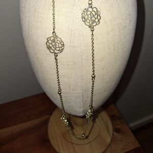 Elegant Gold Tone Floral Necklace And Earrings Set